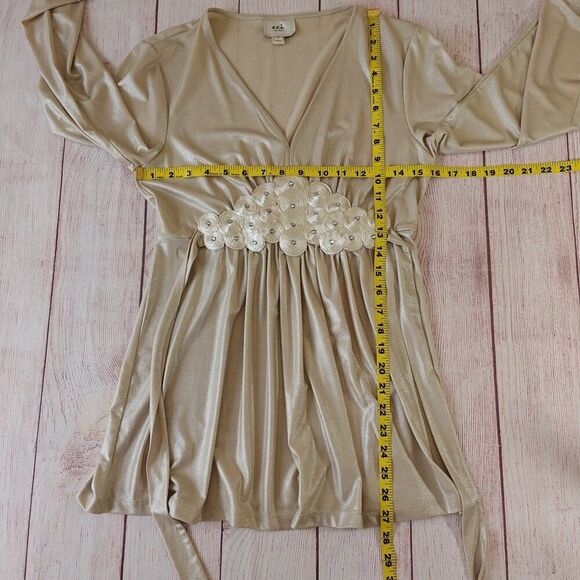 ECI New York Metallic Gold Rosette V-neck Blouse sz S - Picture 7 of 9